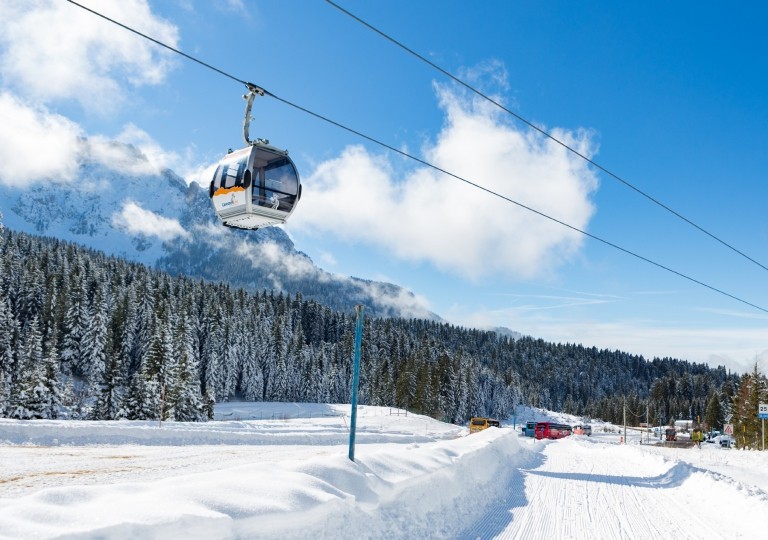 rodler-abfahrt-hubertus-piste-ziel-kabinenbahn-talstation